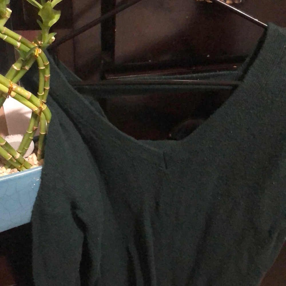 Cute green long sleeve sweatshirt!